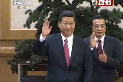 （央视截屏）11月15日，中国共产党十八届中央委员会第一次全体会议新选出的中央政治局常委会见中外记者。