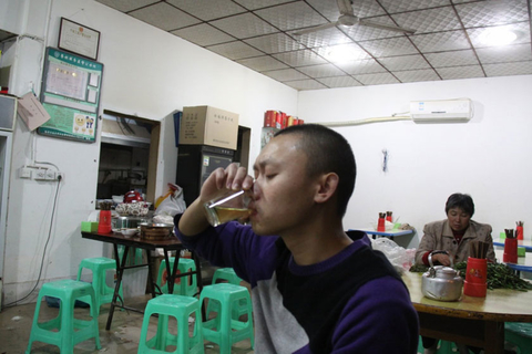 2012年11月19日，被判劳教两年、已在劳教所呆了一年多的重庆大学生村官任建宇获释。任建宇在2011年4月到8月因在网上转发“负面”信息，被重庆市劳教委认为“已构成煽动颠覆国家政权”，给予劳教处罚。