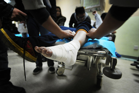 长沙一小学发生踩踏 33名学生受伤