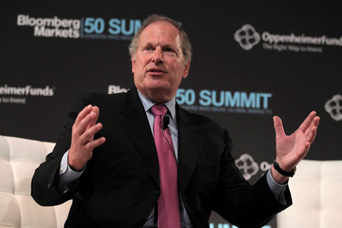 资料图：高德威（David Cote），2002年担任霍尼韦尔国际公司CEO，平均薪水2500万美元。    CFP