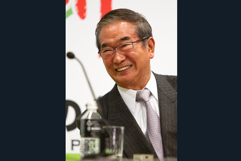 2012年12月16日，日本东京，日本众院选举结束，石原慎太郎举行新闻发布会，其所在政党维新会败选，但是石原慎太郎本人当选东京都比例代表，打入新一届日本众议院。   CHRISTOPHER JUE/CFP