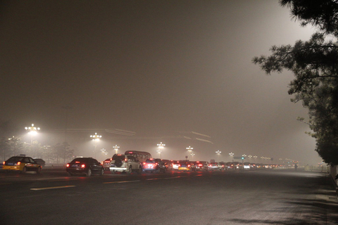 1月11日，北京出现雾霾天气。   王敬华/CFP