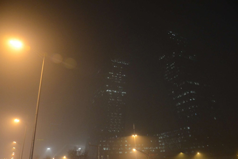 2013年1月12日，北京遭遇严重的雾霾天气。  赵思衡/CFP