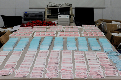 票贩伪造火车票漏印小数点 票价数万