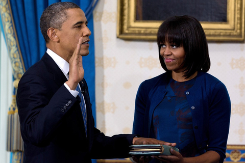2013年1月20日，美国总统奥巴马宣誓就职，正式连任美国总统，不过因20日恰逢星期日，21日他还要再宣一次誓。  Doug Mills/东方IC