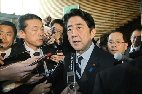 2013年2月12日，朝鲜中央通讯社报道，朝鲜当天成功进行了第三次地下核试验。中国外交部对此表示坚决反对。韩国总统李明博当天召集了紧急安保会议，韩国军方也正式进入对应朝鲜核试验的紧急状态。日本首相安倍晋三宣布，日本将采取包括单独制裁在内的各种手段应对朝鲜核试验。