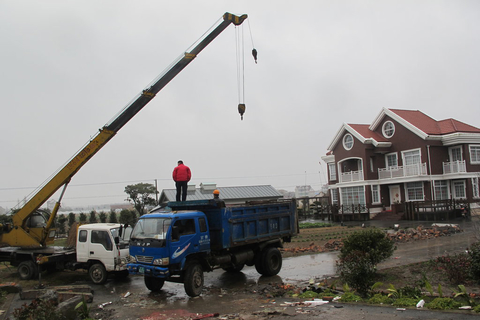 上海副区长“2600平方米豪宅”围墙被拆