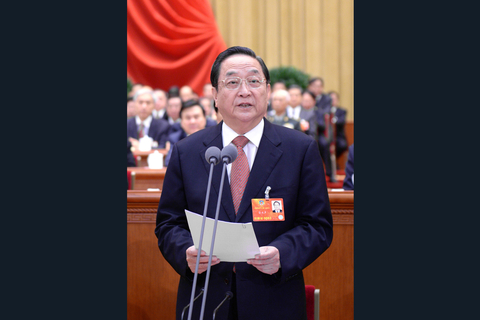 3月12日，全国政协十二届一次会议在北京人民大会堂闭幕。图为全国政协主席俞正声主持大会。    李学仁/新华社