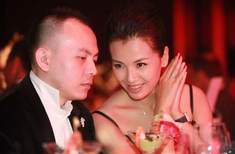 女星刘涛的丈夫王珂比她小3岁，有传言说王珂的公司市值达200亿元，有自己的定制波音737飞机，后来有人辟谣，称王珂算有钱人，但不是传闻中的200亿。