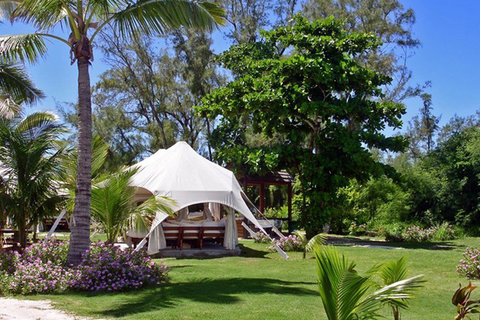 Ile des Deux Cocos 的岛上庭院。