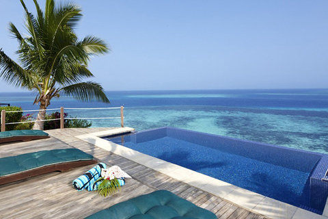 在Wadigi Island 游客不仅能体验岛上别具风格的阳光泳池，还能尽情享受该岛周围的私人沙滩。