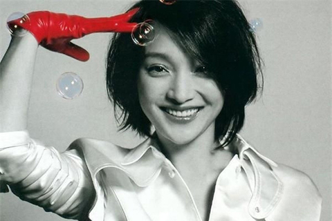 周迅，老板工龄：2010年至今。产业：周迅工作室，年收入约1500万。