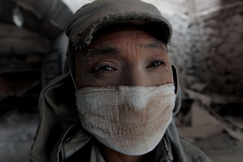 第九届华赛奖选登:在粉尘中工作