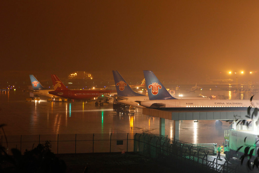 深圳飞机夜景图片
