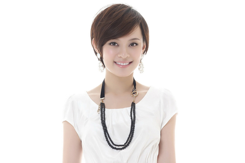 孙俪，2003年凭借海岩剧《玉观音》女主角安心一举成名，并荣获金鹰奖受观众喜爱的电视剧女演员和最具人气女演员奖。2006年凭借《霍元甲》荣获百花奖最佳新人奖。因清宫剧《后宫·甄嬛传》饰演甄嬛一角而人气飙升。