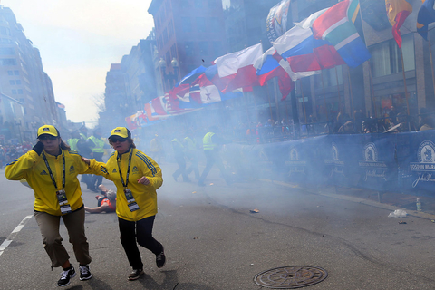 当地时间4月15日，波士顿马拉松赛爆炸现场。 CFP