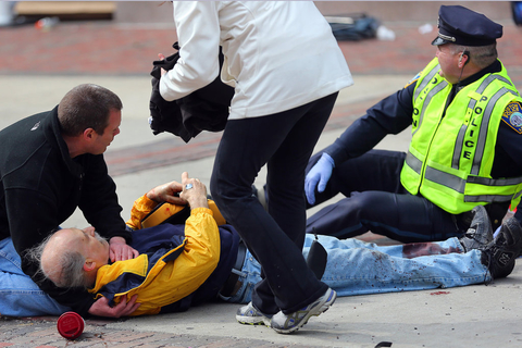 当地时间4月15日，波士顿马拉松赛爆炸现场。 CFP