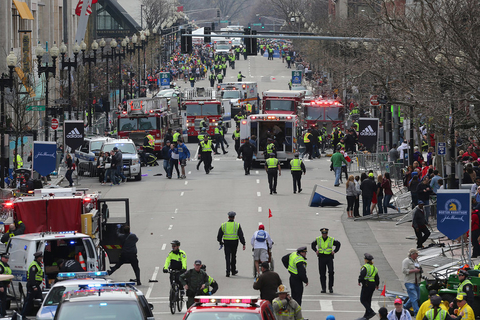 当地时间4月15日，波士顿马拉松赛爆炸现场。 CFP
