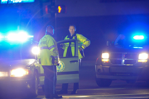 当地时间4月18日深夜，波士顿美国麻省理工学院发生枪击案，至少一名警察遭到枪击，送往医院后已不治身亡。  东方IC