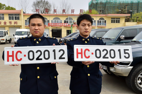 全军和武警部队5月1日起使用新式号牌
