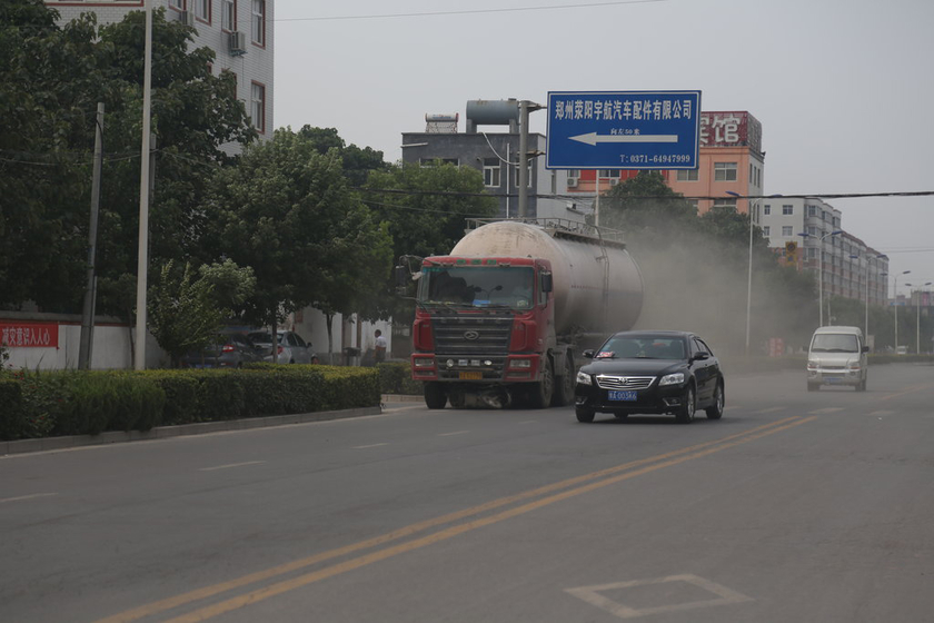 河南一被撞女子求司机别碾死她 图片频道 财新网