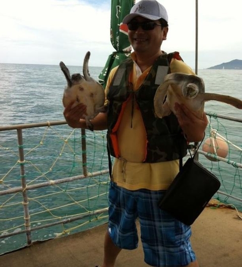 范悦在豪华游艇上。