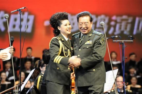 1995年我决定报考中央音乐学院的研究生。我本来就是个实力派的歌手，但与双江结婚后，难免有人会误会，觉得我什么都靠双江。我一边面对这些舆论，一边想，我必须通过实践来证明自己到底是什么样的一个人。