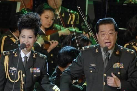 没想到这个时候有了孩子。我当时已感觉有情况了，可是我不敢去医院检查，我想没关系，反正学习也不是干体力劳动什么的。等考完了全部七门功课以后，一检查确实是怀孕了，我和双江都高兴极了。结果没到半个月就开始流血。一检查，大夫说孩子两个月的时候胚胎就死在里头了。我们两人听了，当时就在医院里拥抱着哭了起来。