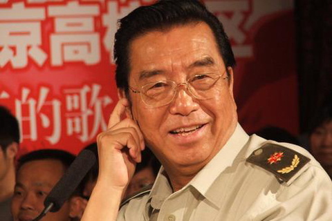 心里想：孩子没了，可我还有你，还有你啊。这件事以后，我们的感情更深了。半年以后，我又怀孕了。我已拿了录取通知书。正好研究生可以休学一年，我决定往后续一年再上。这回可把李双江给乐坏了。他最高兴的样子就是在家里乱喊乱叫。