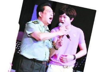 中国最小的申奥大使、青年钢琴家、留学美国……李双江之子的简历中充满让人艳羡的元素。这样的经历在“星二代”中并不鲜见，然而与良好的家庭环境、教育背景对应的，却是目无法纪、骄横跋扈的行为。