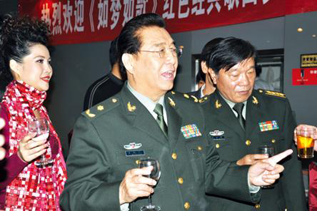 梦鸽回忆起与李双江的初识：1984年，我从湖北来到北京社会音乐学院学习声乐，那一年我17岁。我和几个朋友在郊区租了一间民房。每天从住处到学院，在路上来回的时间就要四个多小时。1988年，我考进了中央音乐学院声乐系。