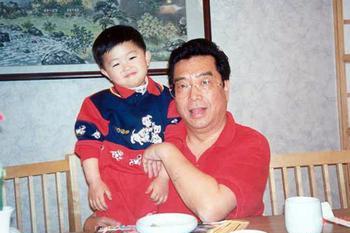 这件事以后，我想了很久。那个时候虽然我才20岁多一点，或许事从小家庭环境的影响，或许是因为初到北京的漂泊。我内心特别渴望生活稳定。九寨沟之行，让我读到了双江披着光环的外表之下，一颗真挚热烈而又温柔善良的赤子之心以及悲天悯人的情怀。