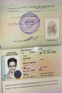 当地时间8月1日，美国“棱镜门”项目泄密者爱德华·斯诺登的律师表示，斯诺登目前已经离开了莫斯科机场，此前他刚刚获得了有限期为一年的俄罗斯临时难民身份。  东方IC