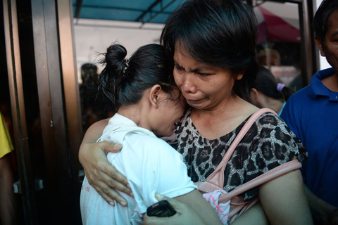 当地时间8月16日晚，一艘载692人客轮在菲律宾中部海域与货轮相撞。据报道目前已经确认24人死亡，另有大约300人下落不明。