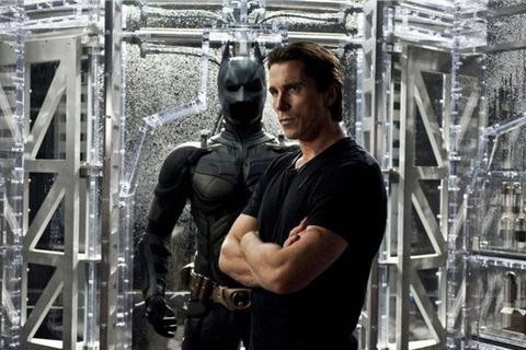 6。布鲁斯·韦恩(Bruce Wayne)。　　净资产：92亿美元。　　财富来源：继承，军工。　　居住地：美国哥谭市。　　登场作品：《蝙蝠侠》(Batman)。