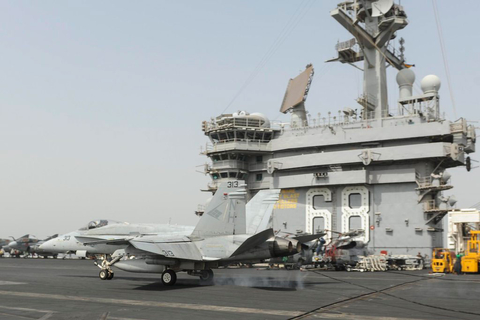 美军航母抵达红海