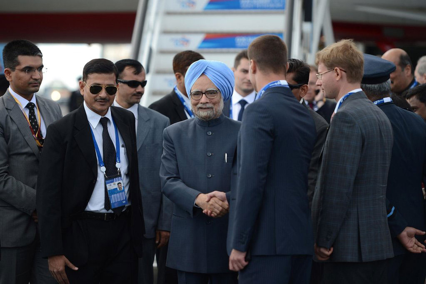 当地时间9月4日，俄罗斯圣彼得堡，印度总理辛格抵达。   CFP_G20峰会开幕在即 与会国领导人相继抵达