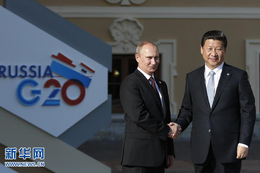 当地时间9月5日，二十国集团领导人第八次峰会在俄罗斯圣彼得堡举行，图为峰会开始前，习近平抵达圣彼得堡康斯坦丁宫，与俄罗斯总统普京会面。   图片来源：新华网_G20峰会开幕在即 与会国领导人相继抵达