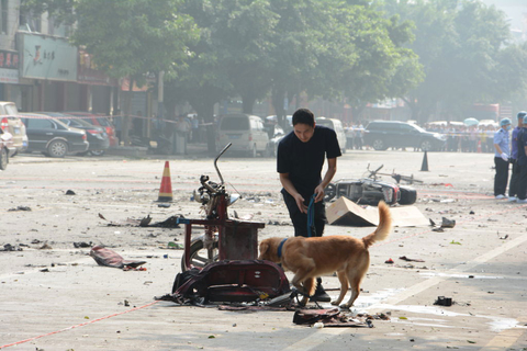 9月9日早上，广西桂林市灵川县八里街学校大门处发生一起爆炸事故。据央视报道，桂林一学校附近爆炸已经造成2人死亡。18人不同程度受伤，其中1人受重伤。已确认伤者中包括9名小学生、3名家长和5名路人。