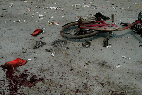 9月9日早上，广西桂林市灵川县八里街学校大门处发生一起爆炸事故。据央视报道，桂林一学校附近爆炸已经造成2人死亡。18人不同程度受伤，其中1人受重伤。已确认伤者中包括9名小学生、3名家长和5名路人。