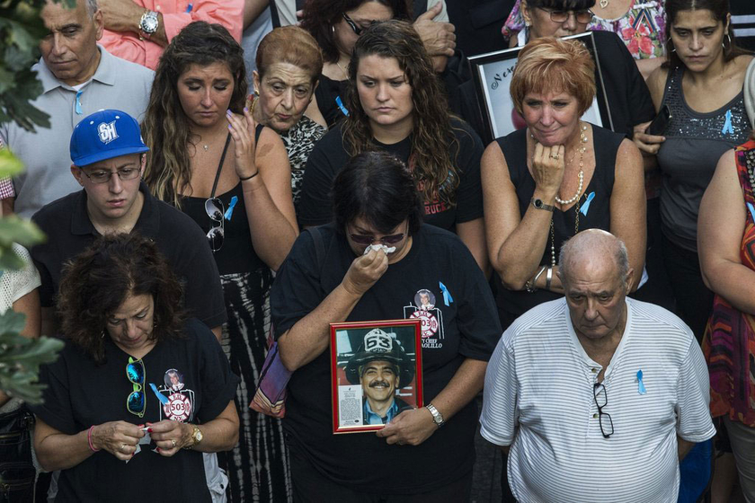 当地时间9月11日，美国纽约，民众纪念“9·11”事件十二周年。   Andrew Burton/CFP_美国民众纪念“9·11”事件十二周年