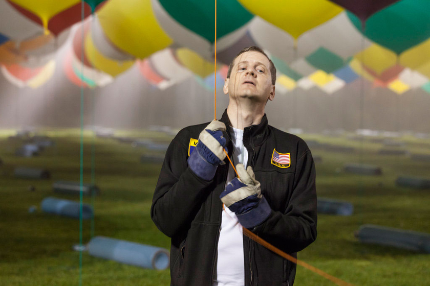 当地时间9月12日，美国缅因州，挑战者乔纳森·特拉普。   CFP_美国男子“飞屋环游”挑战飞越大西洋