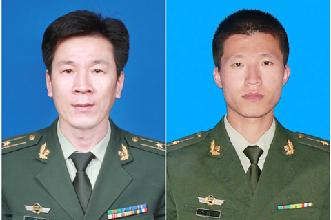 石景山消防支队两名干部刘洪坤（左）和刘洪魁在喜隆多商场火灾扑救工作中壮烈牺牲。