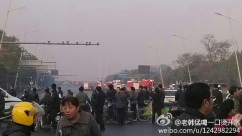 2013年11月6日7点40分左右，太原迎泽大街省委附近连续发生数起小型爆炸物爆炸，一人受伤，两车受损。