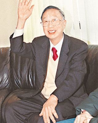 林百欣，广东潮阳出生，香港制衣业及地产商人，创办丽新集团，亦曾为亚洲电视主席及亚洲电视永远荣誉主席，被尊称“林伯”。