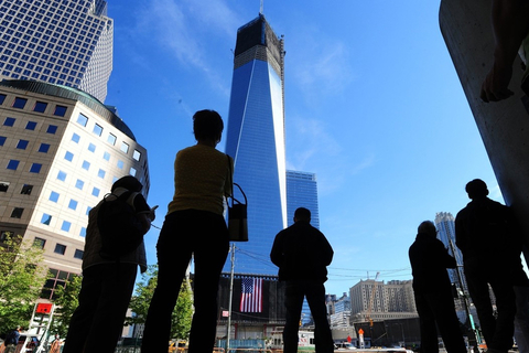 当地时间11月12日，美国纽约，世贸中心第一座大楼建成。据称，该大楼是北美地区最高的建筑（1776英尺，约541米），打破了原先由芝加哥威利斯塔保持的纪录。   Bryan Smith/东方IC