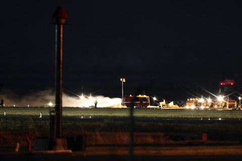 11月17日，俄罗斯一架波音737型客机在降落喀山时坠毁，机上44名乘客和6名机组人员全部遇难。据了解，这架飞机是从莫斯科多莫杰多沃机场起飞的，飞机在喀山机场上空多次尝试降落，但都未成功。最后一次试降时与地面碰撞后油箱发生爆炸。俄罗斯调查委员会发言人弗拉基米尔·马尔金表示，操作失误、技术故障和天气状况不佳可能是导致本次坠机事故的原因。