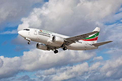 11月17日，俄罗斯一架波音737型客机在降落喀山时坠毁，机上44名乘客和6名机组人员全部遇难。据了解，这架飞机是从莫斯科多莫杰多沃机场起飞的，飞机在喀山机场上空多次尝试降落，但都未成功。最后一次试降时与地面碰撞后油箱发生爆炸。俄罗斯调查委员会发言人弗拉基米尔·马尔金表示，操作失误、技术故障和天气状况不佳可能是导致本次坠机事故的原因。