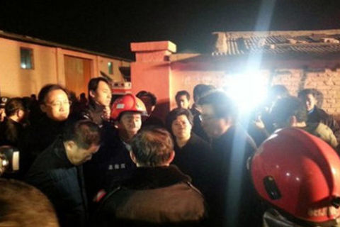 11月20日，北京市朝阳区小武基库房火灾已致11人死亡，4人受伤。警方已经将两名出租房主控制。受伤人员均已送往医院全力救治，起火原因正在进一步调查中。