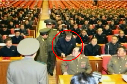 朝鲜公布张成泽被抓现场画面